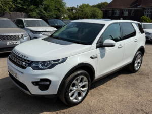 2017 Land Rover Discovery Sport Td4 Hse in White — image 4