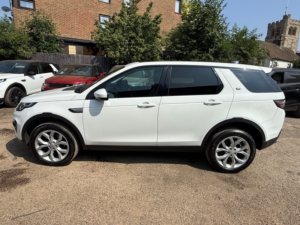2017 Land Rover Discovery Sport Td4 Hse in White — image 5