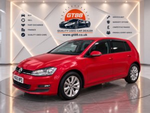 2015 Volkswagen Golf 2015 Golf 1.2 Tsi Bluemotion Dsg, Automatic in Red — image 3