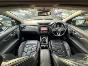 2021 Nissan Qashqai 1.3 Dig-T N-Motion Euro 6 (s/s) 5dr in Black — image 3