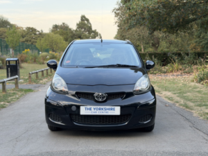 2010 Toyota Aygo 1.0 Vvt-I Black in Black — image 2