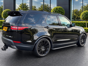 2017 Land Rover Discovery 2.0 Sd4 Hse Luxury Auto 4WD Euro 6 (s/s) 5dr in Black — image 6