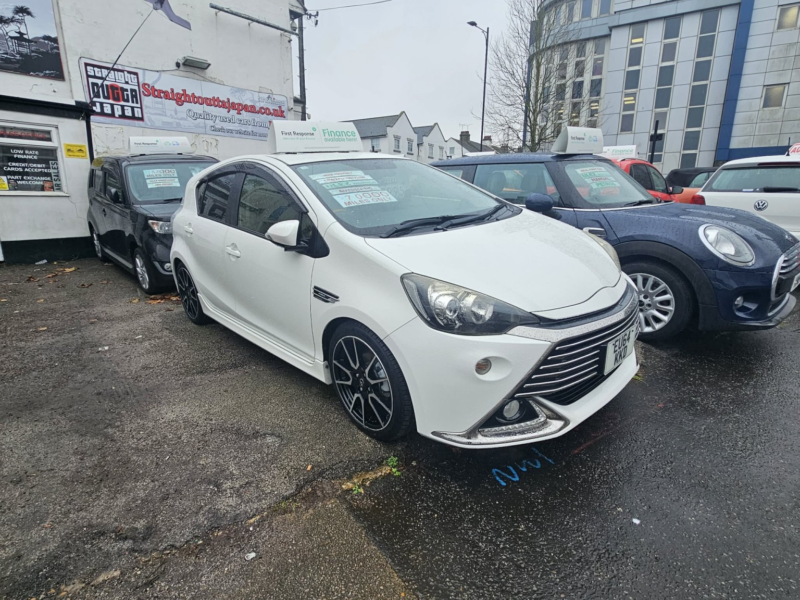 2014 Toyota Aqua Gs Gazoo Sport 1.5 Hybrid 5dr Auto Jdm Prius C in White — image 1