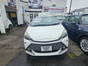 2014 Toyota Aqua Gs Gazoo Sport 1.5 Hybrid 5dr Auto Jdm Prius C in White — image 2