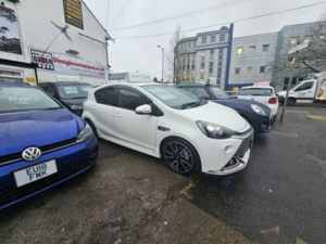 2014 Toyota Aqua Gs Gazoo Sport 1.5 Hybrid 5dr Auto Jdm Prius C in White — image 5