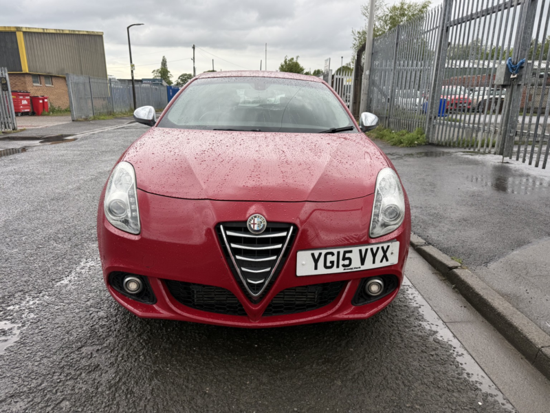 2015 Alfa Romeo Giulietta 2.0 Giulietta 2.0 Jtdm-2 150 Bhp Business in Red — image 1