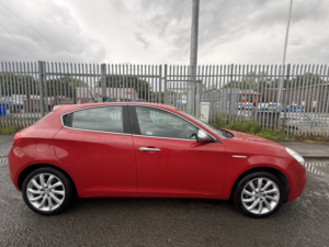 2015 Alfa Romeo Giulietta 2.0 Giulietta 2.0 Jtdm-2 150 Bhp Business in Red — image 3
