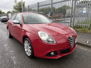 2015 Alfa Romeo Giulietta 2.0 Giulietta 2.0 Jtdm-2 150 Bhp Business in Red — image 4