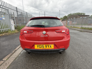 2015 Alfa Romeo Giulietta 2.0 Giulietta 2.0 Jtdm-2 150 Bhp Business in Red — image 5