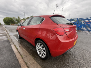 2015 Alfa Romeo Giulietta 2.0 Giulietta 2.0 Jtdm-2 150 Bhp Business in Red — image 6