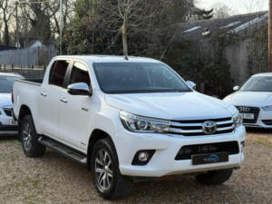 2019 Toyota Hilux 2.4 D-4d Invincible Auto 4WD Euro 6 (s/s) 4dr (tss) in White — image 2