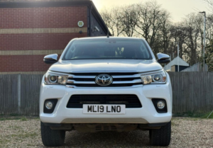 2019 Toyota Hilux 2.4 D-4d Invincible Auto 4WD Euro 6 (s/s) 4dr (tss) in White — image 3