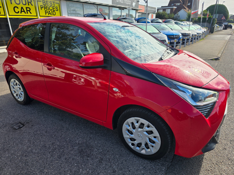 2020 Toyota Aygo 1.0 Vvt-I X-Play Hatchback 5dr Petrol Manual Euro 6 (71 Ps) in Red — image 1