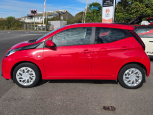 2020 Toyota Aygo 1.0 Vvt-I X-Play Hatchback 5dr Petrol Manual Euro 6 (71 Ps) in Red — image 4