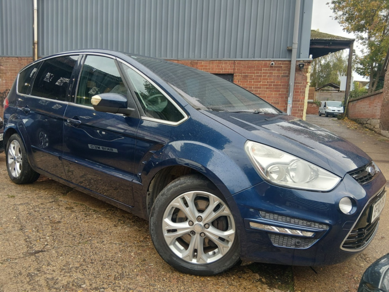 2010 Ford S-Max 2.0 T Ecoboost Titanium in Blue — image 1