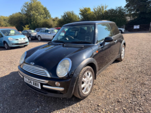 2004 MINI Hatch 1.6 One Euro 3 3dr in Black — image 4