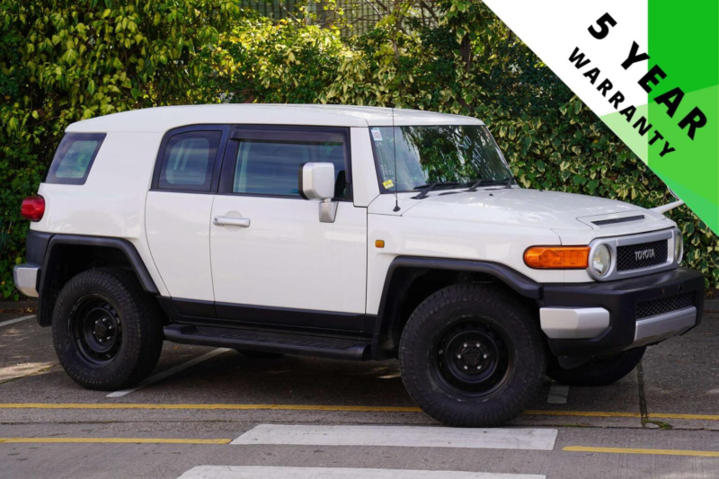 2012 Toyota Fj Cruiser 4.0 V6 4WD 5dr in White — image 1