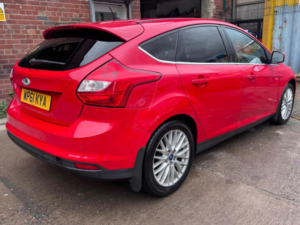 2012 Ford Focus 1.6 Zetec Euro 5 5dr in Red — image 2