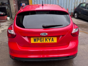 2012 Ford Focus 1.6 Zetec Euro 5 5dr in Red — image 6