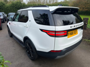 2018 Land Rover Discovery 3.0 Td V6 Hse in White — image 4