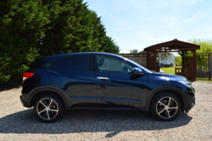 2020 Honda Hr-V 1.5 I-Vtec Se in Blue — image 6
