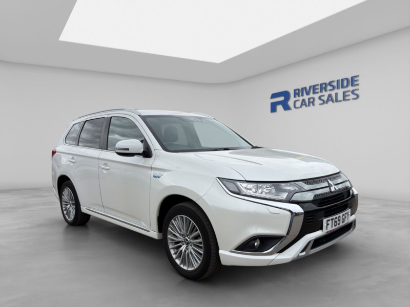 2020 Mitsubishi Outlander 2.4h Twinmotor 13.8kwh Dynamic SUV 5dr Petrol Plug-In Hybrid CVT 4WD Euro 6 (s/s) (224 Ps) in White — image 1