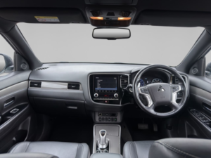 2020 Mitsubishi Outlander 2.4h Twinmotor 13.8kwh Dynamic SUV 5dr Petrol Plug-In Hybrid CVT 4WD Euro 6 (s/s) (224 Ps) in White — image 2