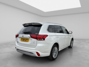 2020 Mitsubishi Outlander 2.4h Twinmotor 13.8kwh Dynamic SUV 5dr Petrol Plug-In Hybrid CVT 4WD Euro 6 (s/s) (224 Ps) in White — image 5