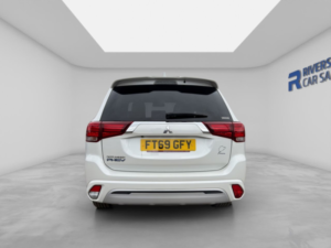 2020 Mitsubishi Outlander 2.4h Twinmotor 13.8kwh Dynamic SUV 5dr Petrol Plug-In Hybrid CVT 4WD Euro 6 (s/s) (224 Ps) in White — image 6