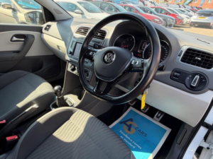 2015 Volkswagen Polo 1.2 Tsi Bluemotion Tech Se Design Euro 6 (s/s) 5dr in White — image 3