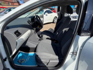 2015 Volkswagen Polo 1.2 Tsi Bluemotion Tech Se Design Euro 6 (s/s) 5dr in White — image 4