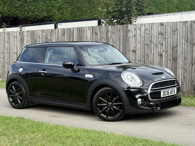 2016 MINI Hatch 2.0 Cooper S 3-Door Hatch in Black — image 1