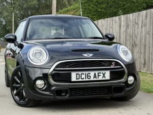 2016 MINI Hatch 2.0 Cooper S 3-Door Hatch in Black — image 2