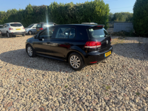 2011 Volkswagen Golf 1.6 Tdi Bluemotion Hatchback 5dr Diesel Manual Euro 5 (s/s) (105 Ps) in Black — image 4