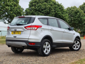 2015 Ford Kuga 2.0 Tdci Zetec 2WD Euro 6 (s/s) 5dr in Silver — image 3