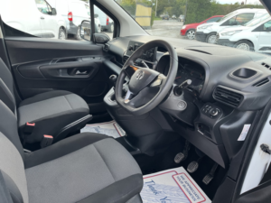 2019 Vauxhall Combo 1.6 Turbo D 2300 Edition in White — image 3