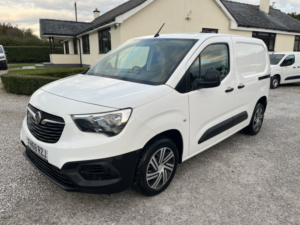 2019 Vauxhall Combo 1.6 Turbo D 2300 Edition in White — image 6