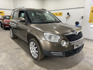 2010 Skoda Yeti 2.0 Tdi Elegance in Brown — image 3