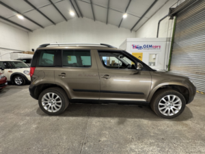 2010 Skoda Yeti 2.0 Tdi Elegance in Brown — image 4