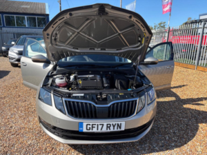 2017 Skoda Octavia 1.4 Tsi Se Euro 6 (s/s) 5dr in Beige — image 2