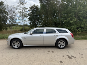 2007 Chrysler 300c 5.7 Hemi V8 in Silver — image 2