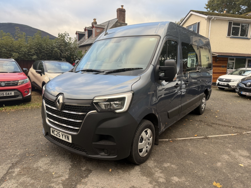 2025 Renault Master 2.3 Fwd Mm33 Blue Dci 135 Advance My23.5 in Blue — image 1