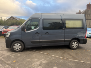 2025 Renault Master 2.3 Fwd Mm33 Blue Dci 135 Advance My23.5 in Blue — image 2