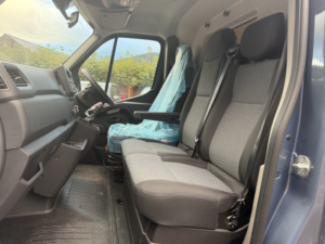 2025 Renault Master 2.3 Fwd Mm33 Blue Dci 135 Advance My23.5 in Blue — image 3