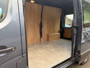 2025 Renault Master 2.3 Fwd Mm33 Blue Dci 135 Advance My23.5 in Blue — image 5