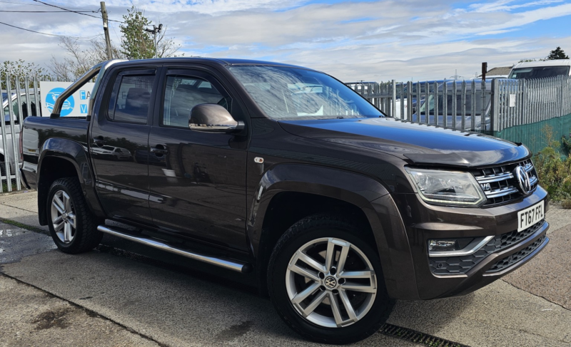 2017 Volkswagen Amarok 3.0 Tdi V6 Bluemotion Tech Highline in Brown — image 1