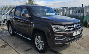 2017 Volkswagen Amarok 3.0 Tdi V6 Bluemotion Tech Highline in Brown — image 4