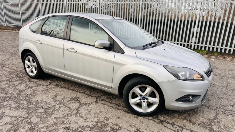 2011 Ford Focus 1.6 Tdci Dpf Zetec in Silver — image 1