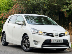 2014 Toyota Verso 1.6 D-4d Icon MPV 5dr Diesel Manual Euro 5 (s/s) (110 Bhp) in White — image 4