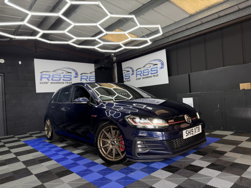 2019 Volkswagen Golf 2.0 Tsi Gti Performance in Blue — image 1